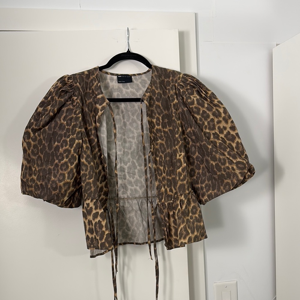Leopard Print Puff Sleeve Blouse